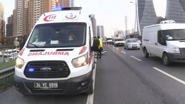 Esenyurt'ta takla atan otomobilin sürücüsü yaralandı Esenyurt'ta takla atan otomobilin sürücüsü yaralandı