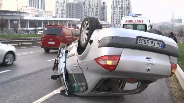 Esenyurt'ta takla atan otomobilin sürücüsü yaralandı Esenyurt'ta takla atan otomobilin sürücüsü yaralandı