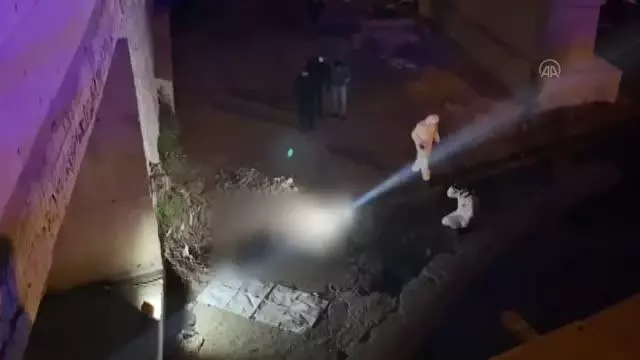 Eski Etlik Köprüsü'nün altında bir kişi ölü bulundu Eski Etlik Köprüsü'nün altında bir kişi ölü bulundu