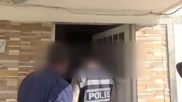 Evde kumar oynarken yakalanan 5 kişiye 15 bin 750 lira ceza verildi Evde kumar oynarken yakalanan 5 kişiye 15 bin 750 lira ceza verildi