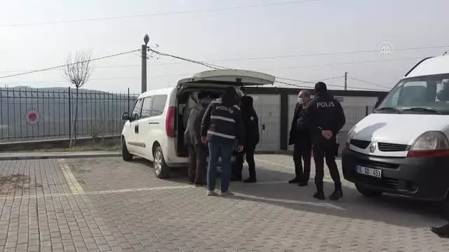 Evde ölü bulunan kadının gözaltına alınan ağabeyi ve yengesi adliyede Evde ölü bulunan kadının gözaltına alınan ağabeyi ve yengesi adliyede