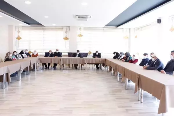 Evlat nöbetindeki baba: Türkiye'nin ve Kürtlerin baş düşmanı HDP ve PKK'dır Evlat nöbetindeki baba: Türkiye'nin ve Kürtlerin baş düşmanı HDP ve PKK'dır