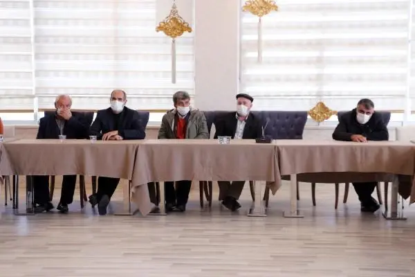 Evlat nöbetindeki baba: Türkiye'nin ve Kürtlerin baş düşmanı HDP ve PKK'dır Evlat nöbetindeki baba: Türkiye'nin ve Kürtlerin baş düşmanı HDP ve PKK'dır