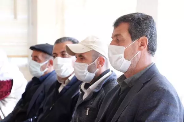 Evlat nöbetindeki baba: Türkiye'nin ve Kürtlerin baş düşmanı HDP ve PKK'dır Evlat nöbetindeki baba: Türkiye'nin ve Kürtlerin baş düşmanı HDP ve PKK'dır