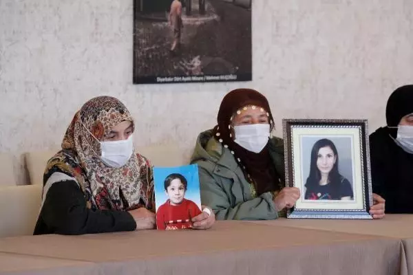 Evlat nöbetindeki baba: Türkiye'nin ve Kürtlerin baş düşmanı HDP ve PKK'dır Evlat nöbetindeki baba: Türkiye'nin ve Kürtlerin baş düşmanı HDP ve PKK'dır