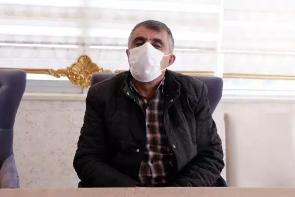 Evlat nöbetindeki baba: Türkiye'nin ve Kürtlerin baş düşmanı HDP ve PKK'dır Evlat nöbetindeki baba: Türkiye'nin ve Kürtlerin baş düşmanı HDP ve PKK'dır