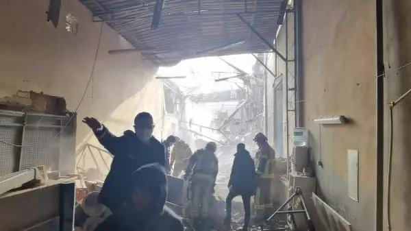 Bursa'da fabrikada buhar kazanı patladı: 1 işçi öldü, 4'ü ağır 6 işçi yaralandı Bursa'da fabrikada buhar kazanı patladı: 1 işçi öldü, 4'ü ağır 6 işçi yaralandı