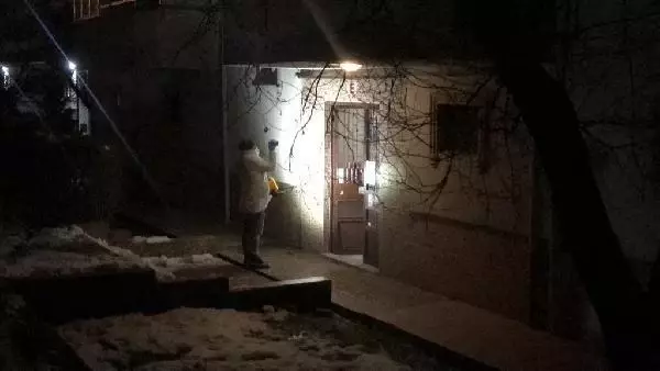 Son dakika! Gürültü ihbarına giden iki polise bıçaklı saldırı Son dakika! Gürültü ihbarına giden iki polise bıçaklı saldırı