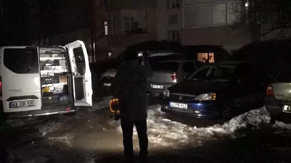 Son dakika! Gürültü ihbarına giden iki polise bıçaklı saldırı Son dakika! Gürültü ihbarına giden iki polise bıçaklı saldırı