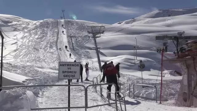 Son dakika haberi... Hakkari 120 milyon liralık yatırım sayesinde spor tesisleriyle donatılacak Son dakika haberi... Hakkari 120 milyon liralık yatırım sayesinde spor tesisleriyle donatılacak