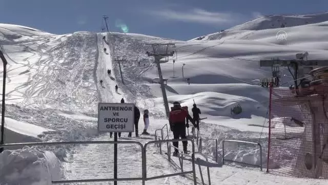 Son dakika haberi... Hakkari 120 milyon liralık yatırım sayesinde spor tesisleriyle donatılacak Son dakika haberi... Hakkari 120 milyon liralık yatırım sayesinde spor tesisleriyle donatılacak