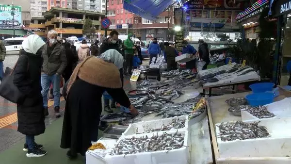 Hamsinin fiyatı, denizden tezgaha gelene kadar 3'e katlanıyor Hamsinin fiyatı, denizden tezgaha gelene kadar 3'e katlanıyor