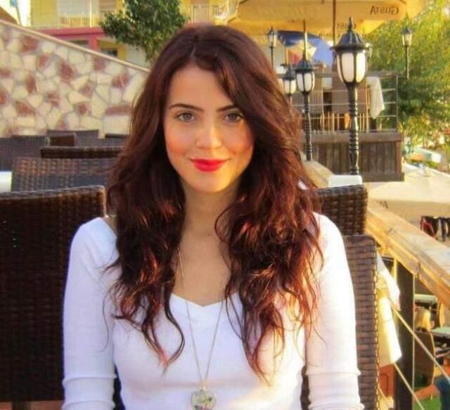 'Hiç estetiğim yok' diyen Ezgi Eyüboğlu'nun yıllar önceki fotoğrafları gündem oldu 'Hiç estetiğim yok' diyen Ezgi Eyüboğlu'nun yıllar önceki fotoğrafları gündem oldu