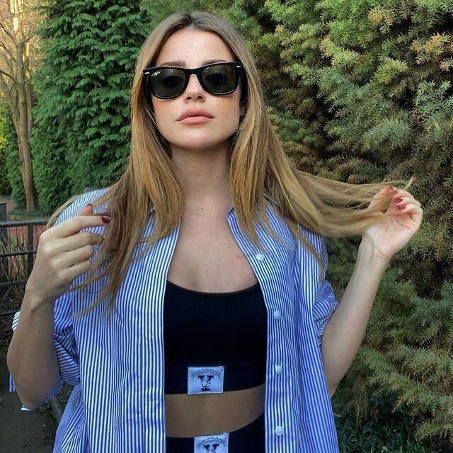 'Hiç estetiğim yok' diyen Ezgi Eyüboğlu'nun yıllar önceki fotoğrafları gündem oldu 'Hiç estetiğim yok' diyen Ezgi Eyüboğlu'nun yıllar önceki fotoğrafları gündem oldu
