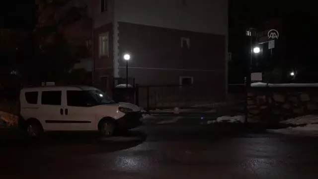 İki polis memuruna bıçaklı saldırı İki polis memuruna bıçaklı saldırı