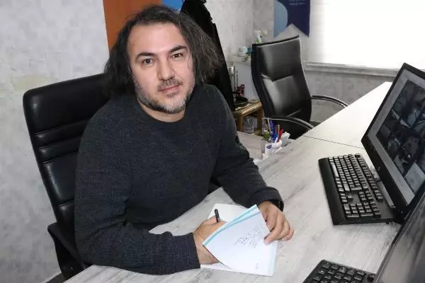 İlk koronavirüs vakasının ardından görüştüğü kişileri not alıyor; listede 8 bin kişi oldu İlk koronavirüs vakasının ardından görüştüğü kişileri not alıyor; listede 8 bin kişi oldu