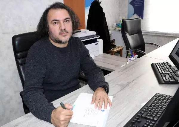 İlk koronavirüs vakasının ardından görüştüğü kişileri not alıyor; listede 8 bin kişi oldu İlk koronavirüs vakasının ardından görüştüğü kişileri not alıyor; listede 8 bin kişi oldu