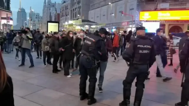Tutuklu sanatçı Hasel'e destek gösterilerinin 5. gününde polisin aldığı güvenlik önlemleri dikkati çekti Tutuklu sanatçı Hasel'e destek gösterilerinin 5. gününde polisin aldığı güvenlik önlemleri dikkati çekti