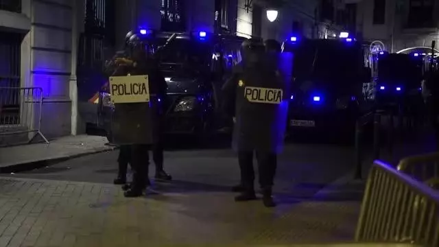 İspanya'da tutuklanan rap sanatçısı Hasel'e destek gösterilerinin dördüncü gününde olaylar devam etti İspanya'da tutuklanan rap sanatçısı Hasel'e destek gösterilerinin dördüncü gününde olaylar devam etti