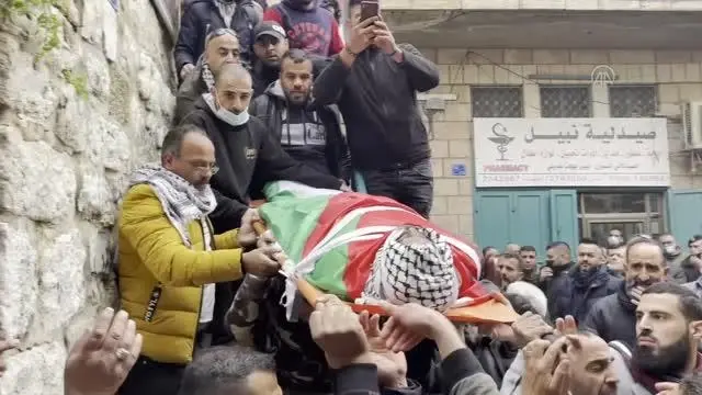 İsrail cezaevinde 6 ay önce vefat eden Filistinli tutuklunun cenazesi toprağa verildi İsrail cezaevinde 6 ay önce vefat eden Filistinli tutuklunun cenazesi toprağa verildi