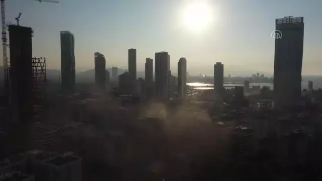 İzmir'de depremin yıktığı bölgede yeni binaların yapımına başlanıyor İzmir'de depremin yıktığı bölgede yeni binaların yapımına başlanıyor