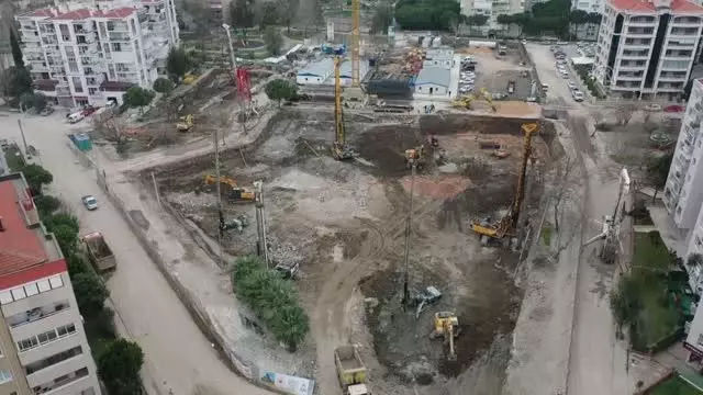 İzmir'de depremin yıktığı bölgede yeni binaların yapımına başlanıyor İzmir'de depremin yıktığı bölgede yeni binaların yapımına başlanıyor