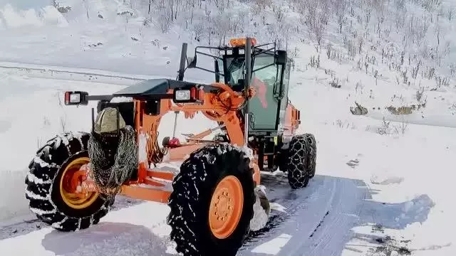 Kar yağışı nedeniyle 21 köye ulaşım sağlanamıyor Kar yağışı nedeniyle 21 köye ulaşım sağlanamıyor