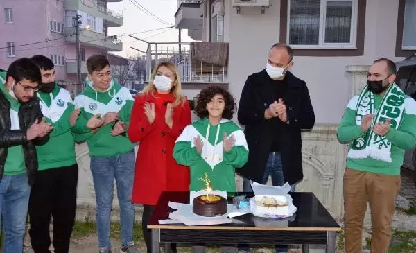 Kargocunun darbettiği otizmli Kuzey'e taraftarlardan sürpriz doğum günü Kargocunun darbettiği otizmli Kuzey'e taraftarlardan sürpriz doğum günü