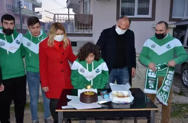 Kargocunun darbettiği otizmli Kuzey'e taraftarlardan sürpriz doğum günü Kargocunun darbettiği otizmli Kuzey'e taraftarlardan sürpriz doğum günü