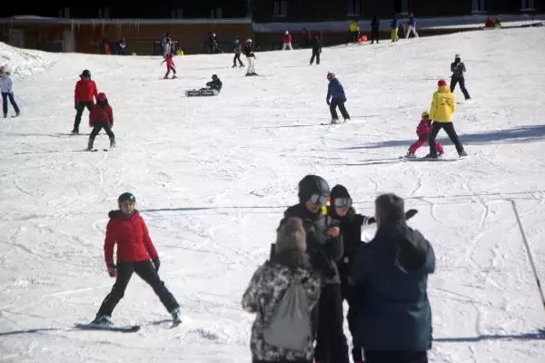 Kartalkaya'da hafta sonunda kayak keyfi Kartalkaya'da hafta sonunda kayak keyfi