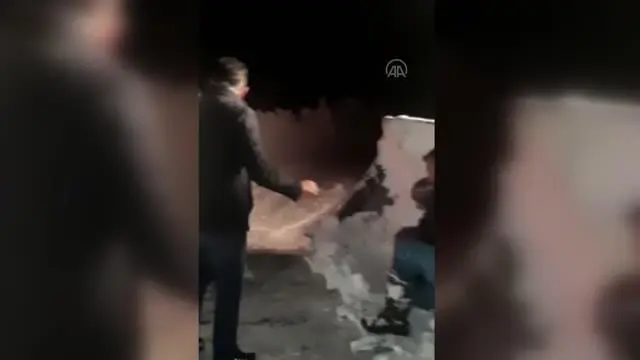 KASTAMONU - Kar nedeniyle köyde mahsur kalan yaşlı kadın kepçede taşınarak kurtarıldı KASTAMONU - Kar nedeniyle köyde mahsur kalan yaşlı kadın kepçede taşınarak kurtarıldı
