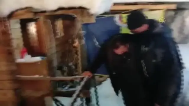 KASTAMONU - Yolu kardan kapanan köydeki hasta için ekipler seferber oldu KASTAMONU - Yolu kardan kapanan köydeki hasta için ekipler seferber oldu