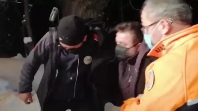 KASTAMONU - Yolu kardan kapanan köydeki hasta için ekipler seferber oldu KASTAMONU - Yolu kardan kapanan köydeki hasta için ekipler seferber oldu