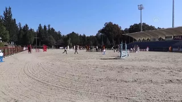 Kış Engel Atlama Yarışları başladı Kış Engel Atlama Yarışları başladı