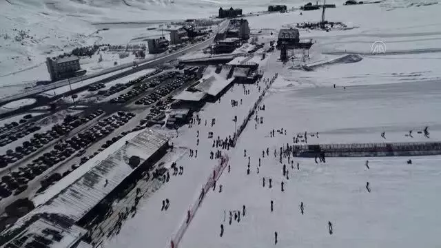 KIŞ TURİZMİNİN GÖZDE MERKEZLERİ - Erciyes'in pistleri, kayak tutkunlarına adrenalinin zirvesini yaşatıyor KIŞ TURİZMİNİN GÖZDE MERKEZLERİ - Erciyes'in pistleri, kayak tutkunlarına adrenalinin zirvesini yaşatıyor