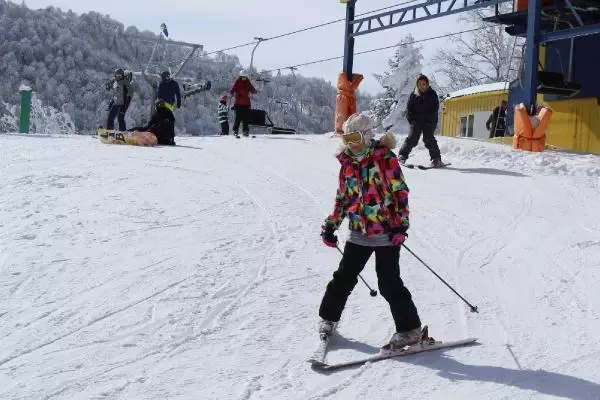 Kısıtlama gününde güneş ve karın keyfini çıkardılar Kısıtlama gününde güneş ve karın keyfini çıkardılar
