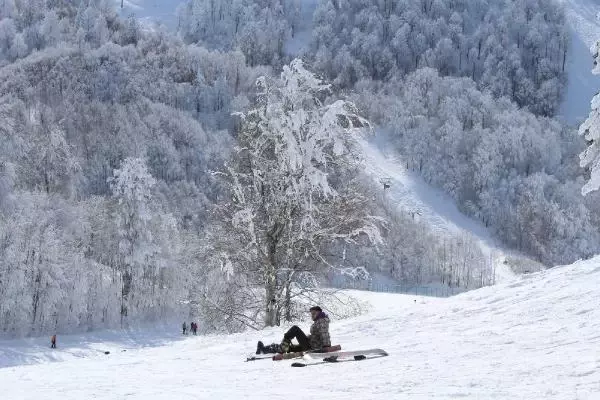 Kısıtlama gününde güneş ve karın keyfini çıkardılar Kısıtlama gününde güneş ve karın keyfini çıkardılar