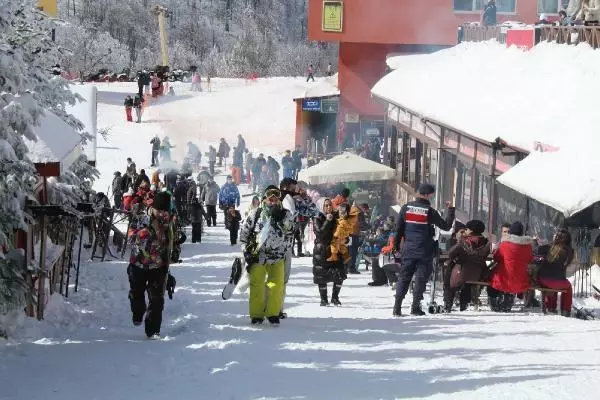 Kısıtlama gününde güneş ve karın keyfini çıkardılar Kısıtlama gününde güneş ve karın keyfini çıkardılar
