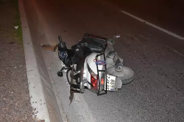 Kontrolden çıkan motosiklet önce ağaca sonra refüje çarptı: 1 ağır yaralı Kontrolden çıkan motosiklet önce ağaca sonra refüje çarptı: 1 ağır yaralı