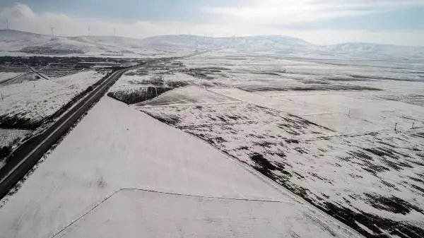 Konya Ovası'nda 'kar' çiftçiyi umutlandırdı Konya Ovası'nda 'kar' çiftçiyi umutlandırdı