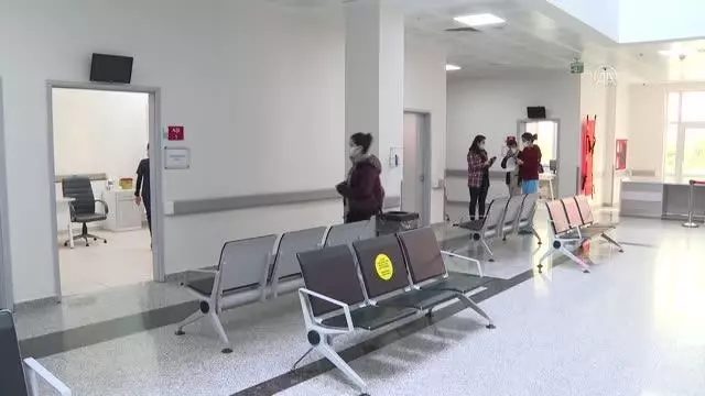 Kovid-19'a karşı aşılama programına hafta sonu da devam ediliyor Kovid-19'a karşı aşılama programına hafta sonu da devam ediliyor