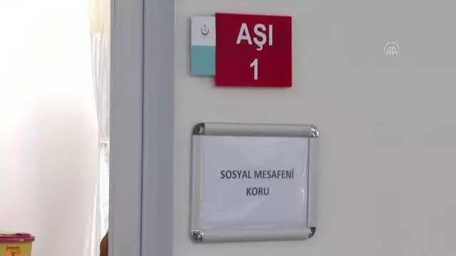 Kovid-19'a karşı aşılama programına hafta sonu da devam ediliyor Kovid-19'a karşı aşılama programına hafta sonu da devam ediliyor