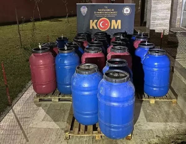 Manisa'da 3,5 ton 'sahte içki' ele geçirildi Manisa'da 3,5 ton 'sahte içki' ele geçirildi