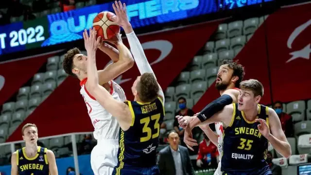 Milliler, Hollanda'nın kazanmasıyla EuroBasket biletini kaptı Milliler, Hollanda'nın kazanmasıyla EuroBasket biletini kaptı