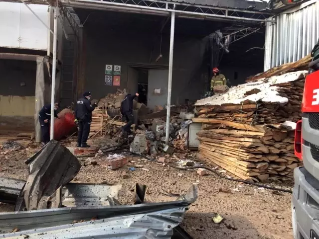 Mobilya fabrikasında patlama: 1 ölü 5 ağır yaralı Mobilya fabrikasında patlama: 1 ölü 5 ağır yaralı