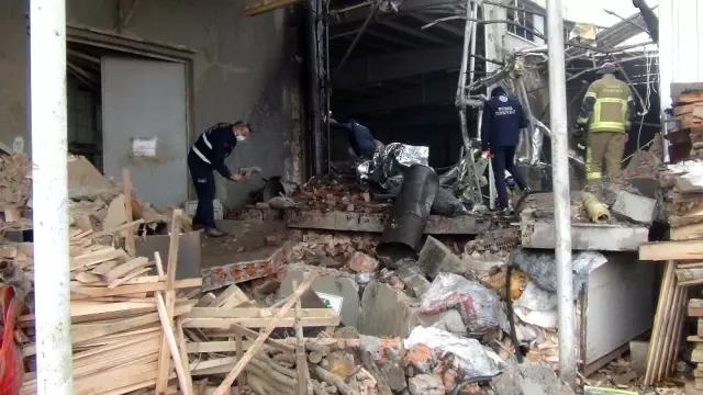 Mobilya fabrikasında patlama: 1 ölü 5 ağır yaralı Mobilya fabrikasında patlama: 1 ölü 5 ağır yaralı