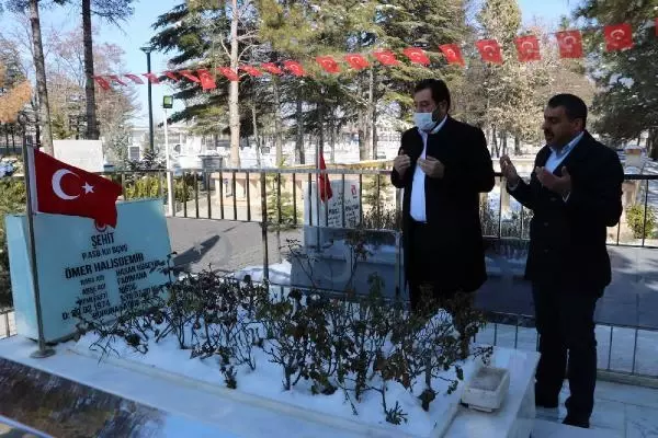 Ömer Halisdemir, doğum gününde mezarı başında anıldı Ömer Halisdemir, doğum gününde mezarı başında anıldı