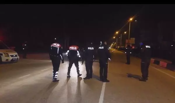 Son dakika gündem: Osmaniye'de tedbirlere uymayan 176 kişiye 310 bin lira ceza Son dakika gündem: Osmaniye'de tedbirlere uymayan 176 kişiye 310 bin lira ceza