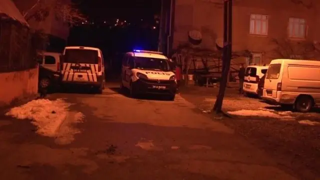 Annesini kalbinden bıçaklayan evlat, kendisini polise ihbar etti Annesini kalbinden bıçaklayan evlat, kendisini polise ihbar etti