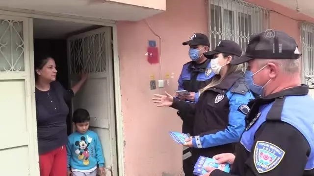 Son dakika haberi | Polis, falcı ve seyyar satıcı gibi evlere giden dolandırıcılara karşı vatandaşı uyardı Son dakika haberi | Polis, falcı ve seyyar satıcı gibi evlere giden dolandırıcılara karşı vatandaşı uyardı